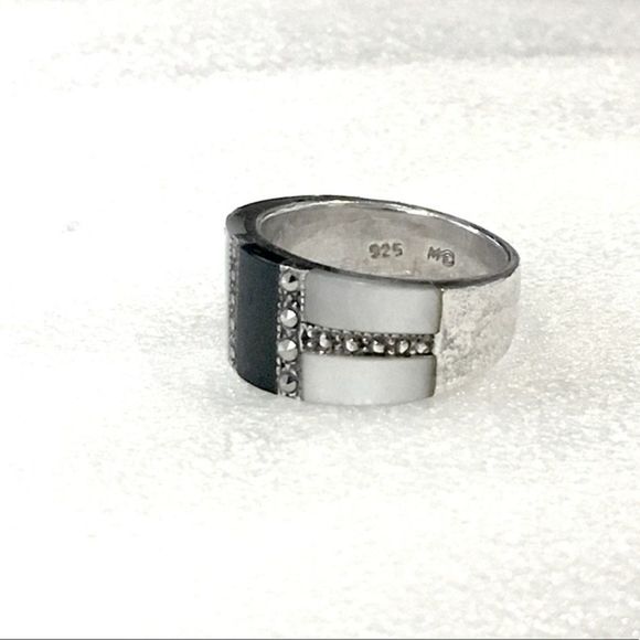 Vintage Mother of Pearl Black Onyx Marcasite Sterling Silver Ring - Picture 3 of 8
